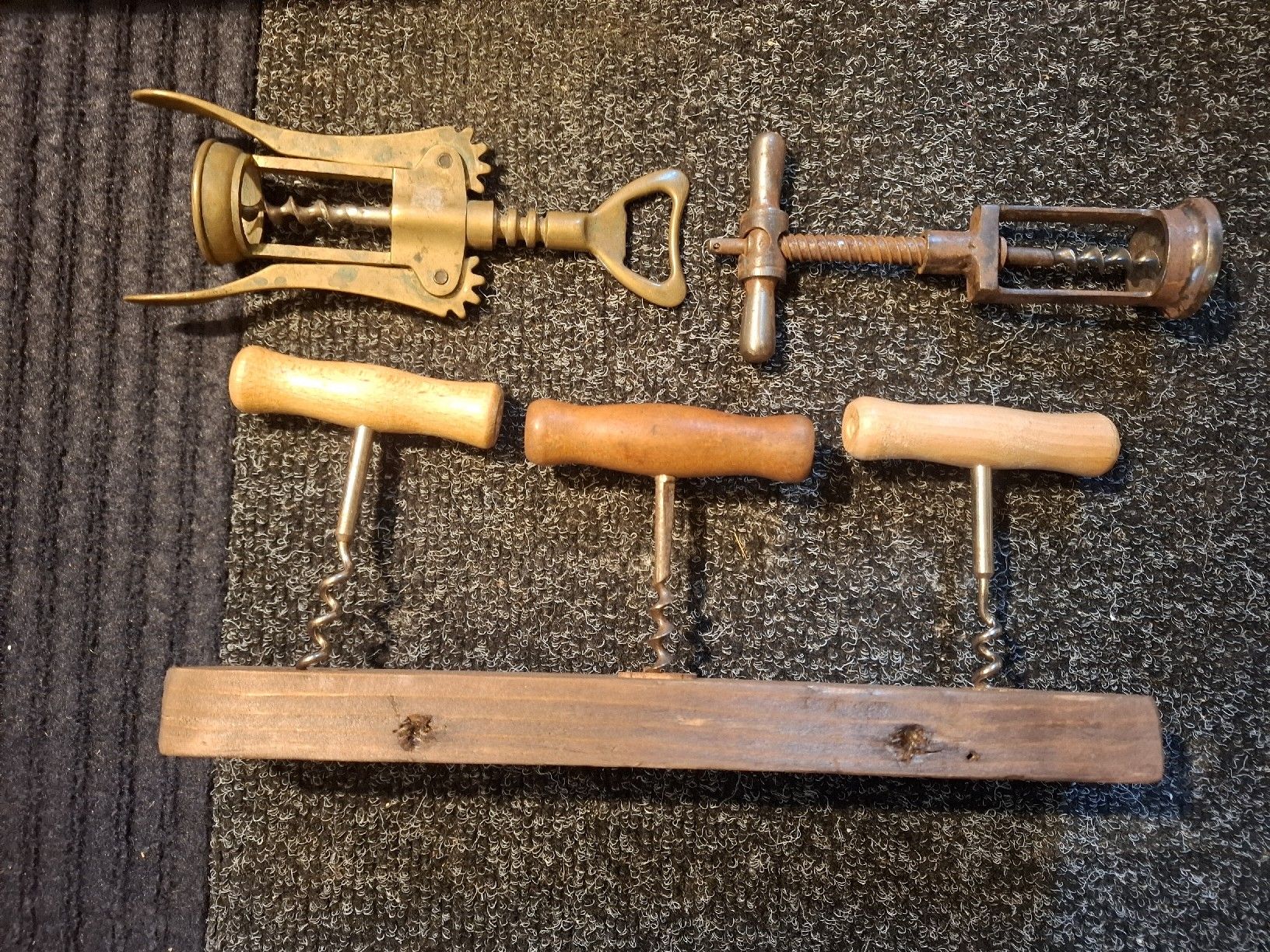 Apribottiglie & Tappi per chiusura: Serie di 5 cavatappi vintage – Usato da Motto Blenio venduto da Vigio 4
