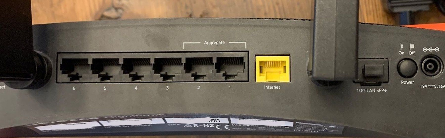 Netgear Modems & Router: Netgear XR700 Nighthawk®  Pro Gaming Router – Gebraucht aus Niederhelfenschwil von  4