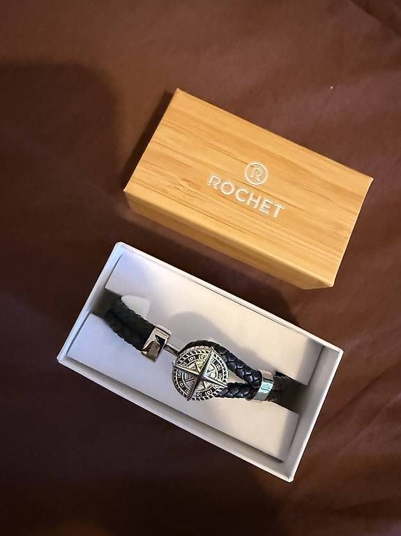 Bracelets: Bracelet Rochet neuf  – D'occasion à Lausanne par you_2y7g
