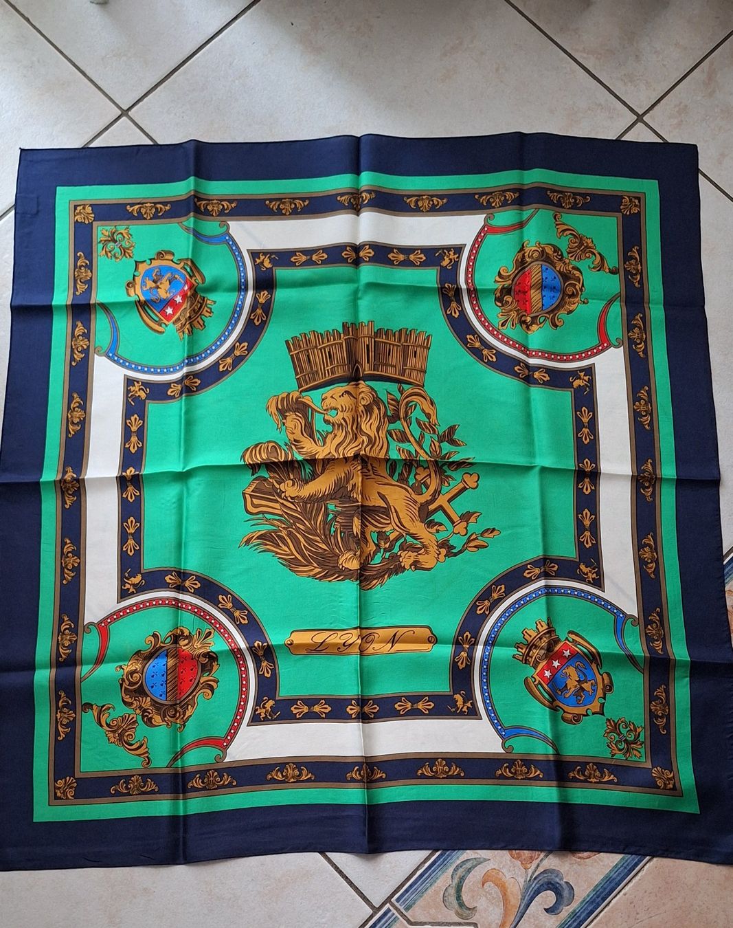 Foulards, Tücher & Schals: Foulard Vintage en soie – Gebraucht aus St-Triphon von Jldr0 3