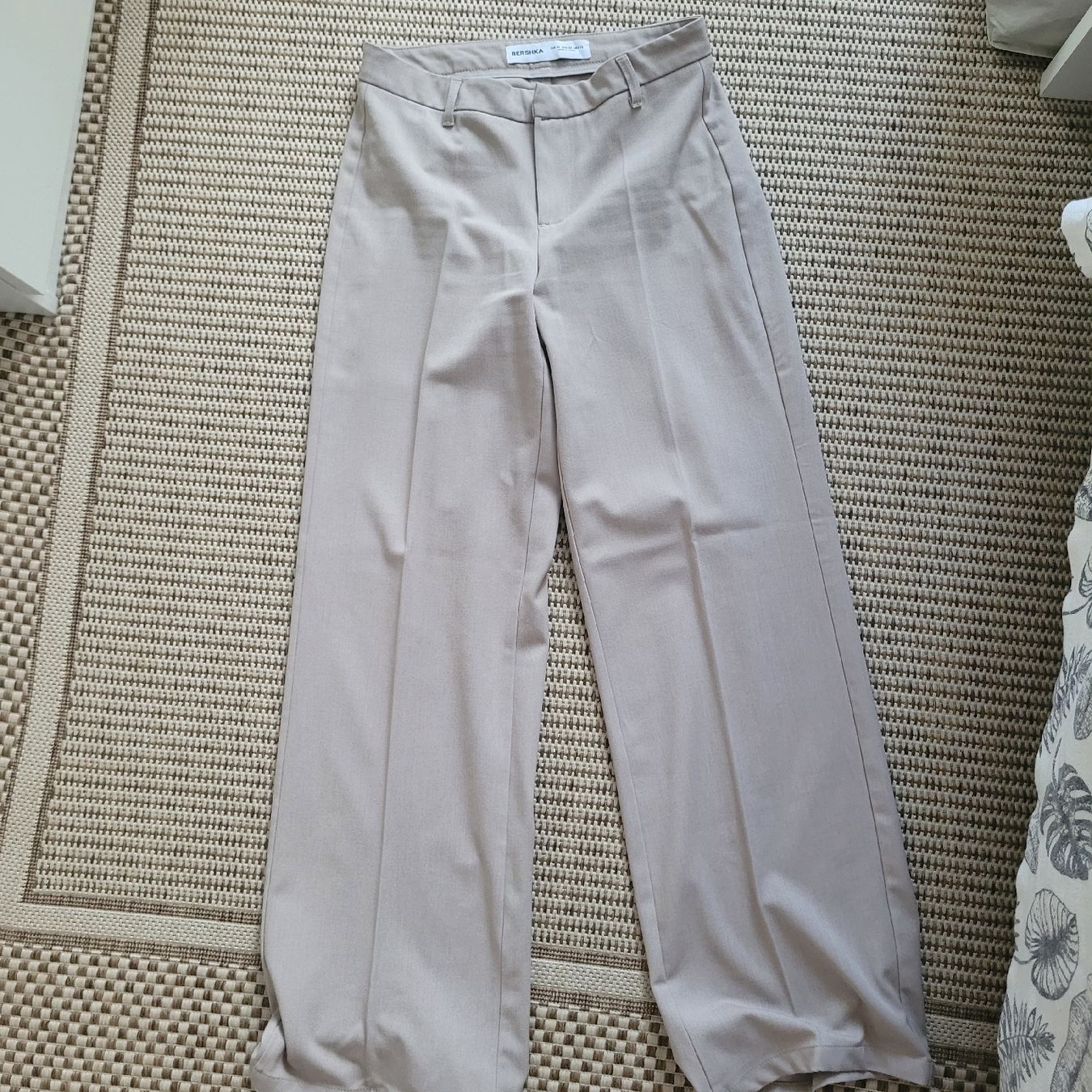Bershka Pantaloni: BERSHKA Pantalon beige taille 36  – Nuovo (secondo la descrizione) da Genève venduto da Tanaa_12 2