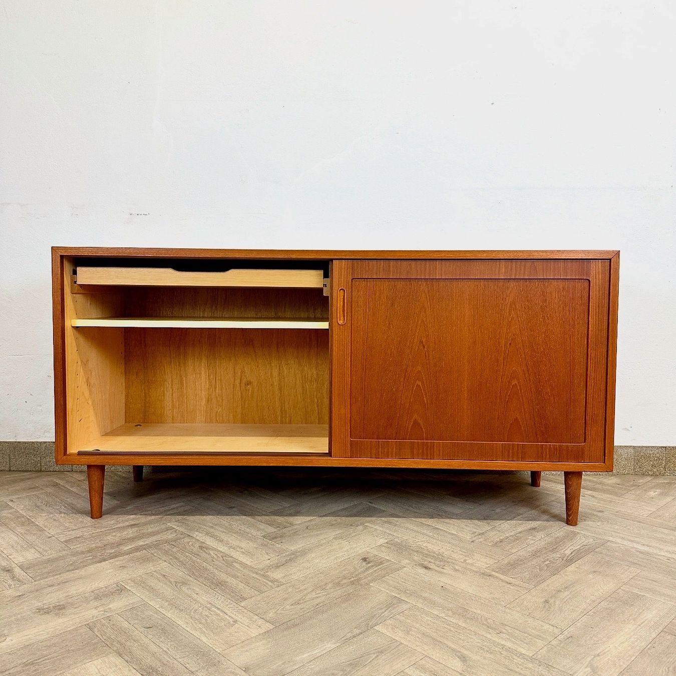 Cassettiere: Poul Hundevad dänisches teak Sideboard / Lowboard – Usato da basel venduto da vintory.ch 2