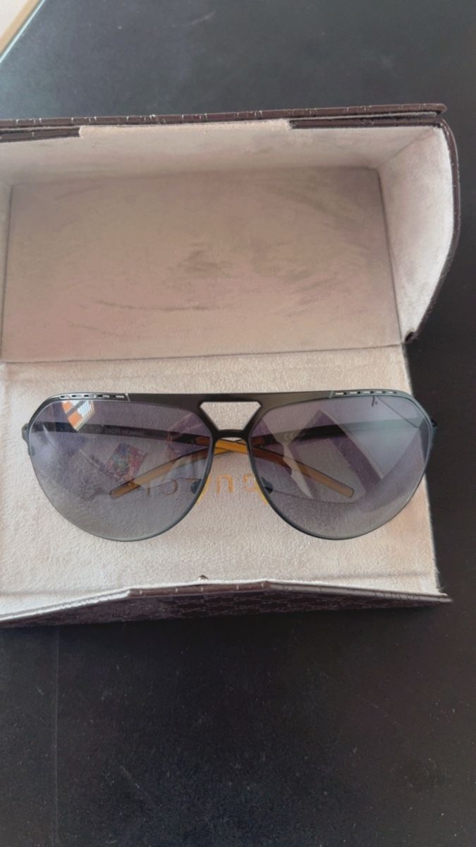 Dior Brillen & Gläser: Sonnenbrille mit Etui gute Erhaltung – Gebraucht aus Uetikon am See von Mariaa144