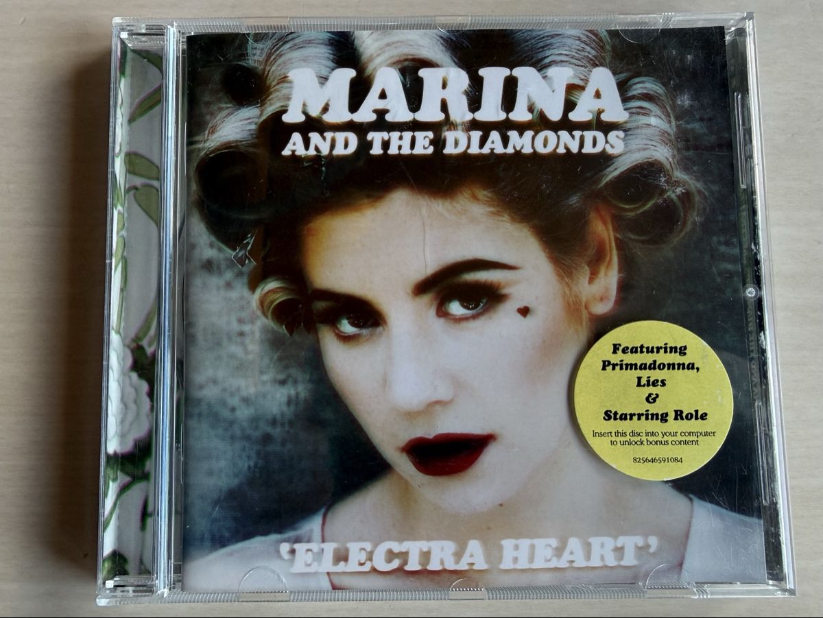 CD: Marina and the Diamonds Electra Heart CD – Usato da Oberried Brienz venduto da Chyara