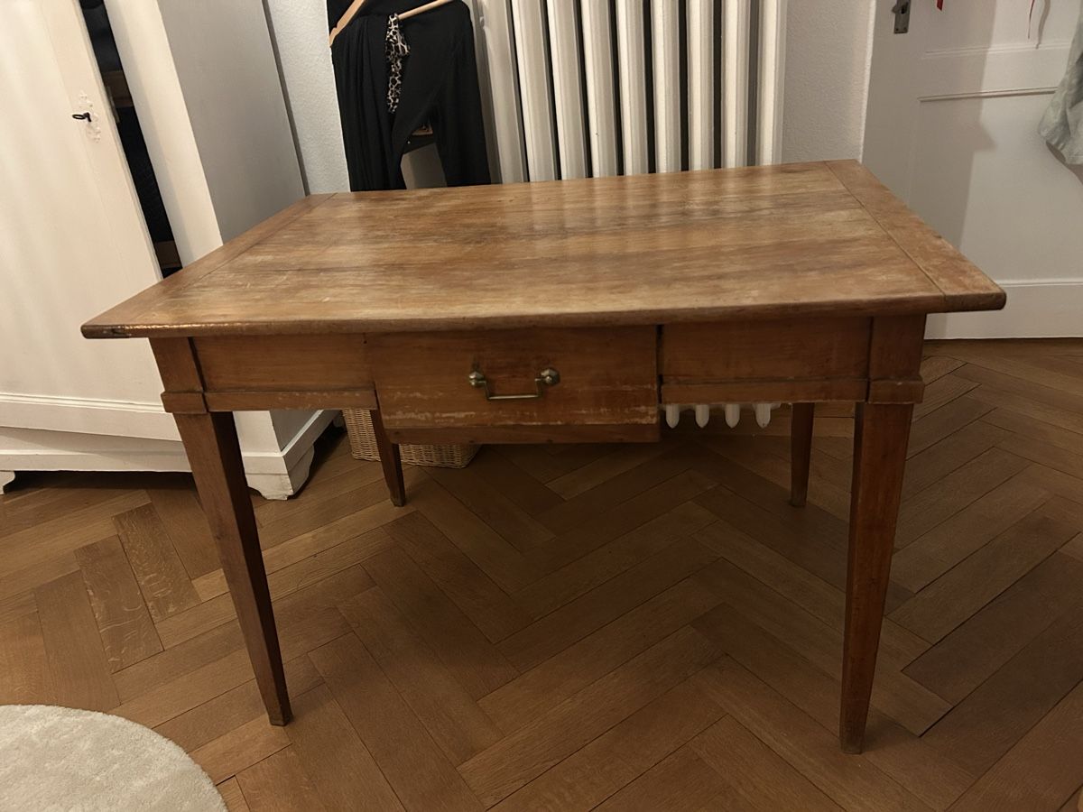 Schreibtische: Antikes Pult – Gebraucht aus Bern von L.s.s. 1