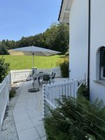 Glatz Sonnenschirm mit schwerem Betonsockel