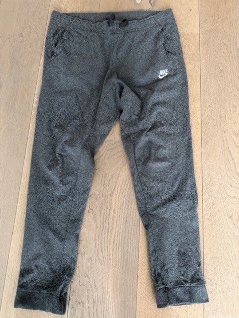 Nike Pantaloni: Nike Trainingshose Jogginghose Grau Grösse L – Usato da Bern venduto da howi72
