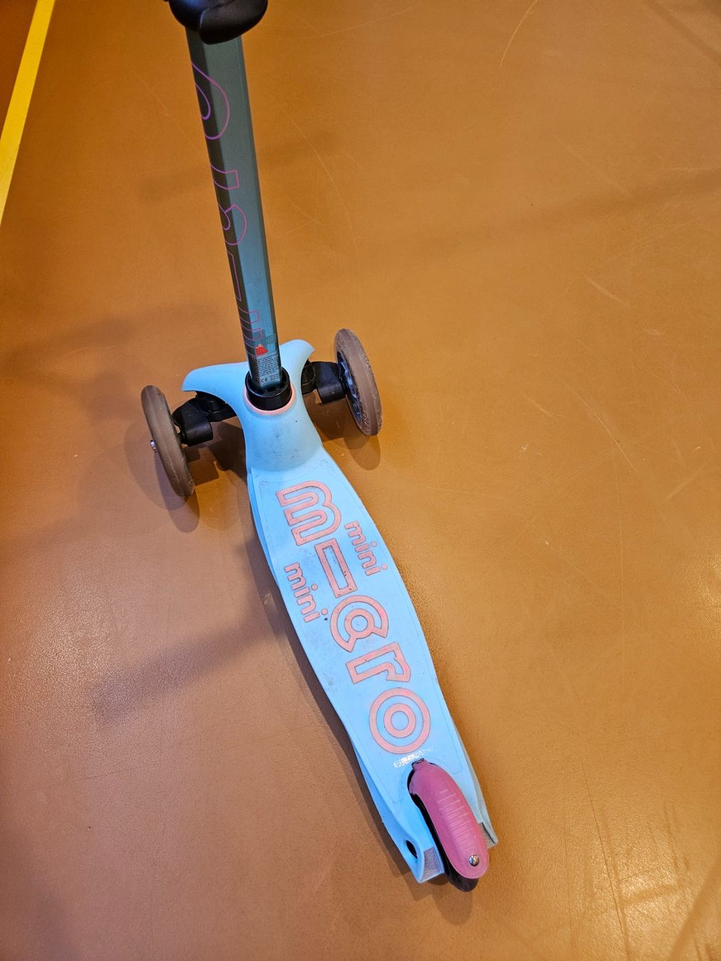 Micro Veicoli per bambini: Micro Mini Trottinett – Usato da Nürensdorf venduto da ialeggio 2