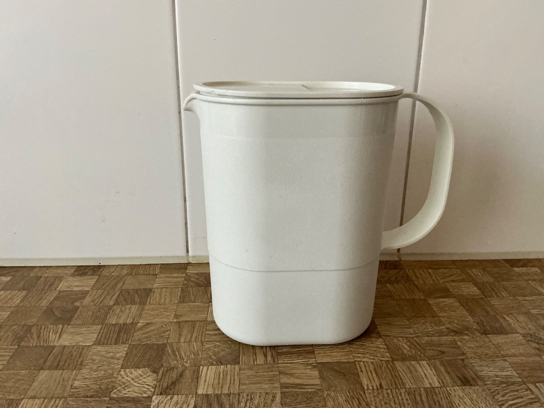 Tupperware Behälter & Ähnliches: Tupperware Krug – Gebraucht aus Birmensdorf ZH von Hilhan