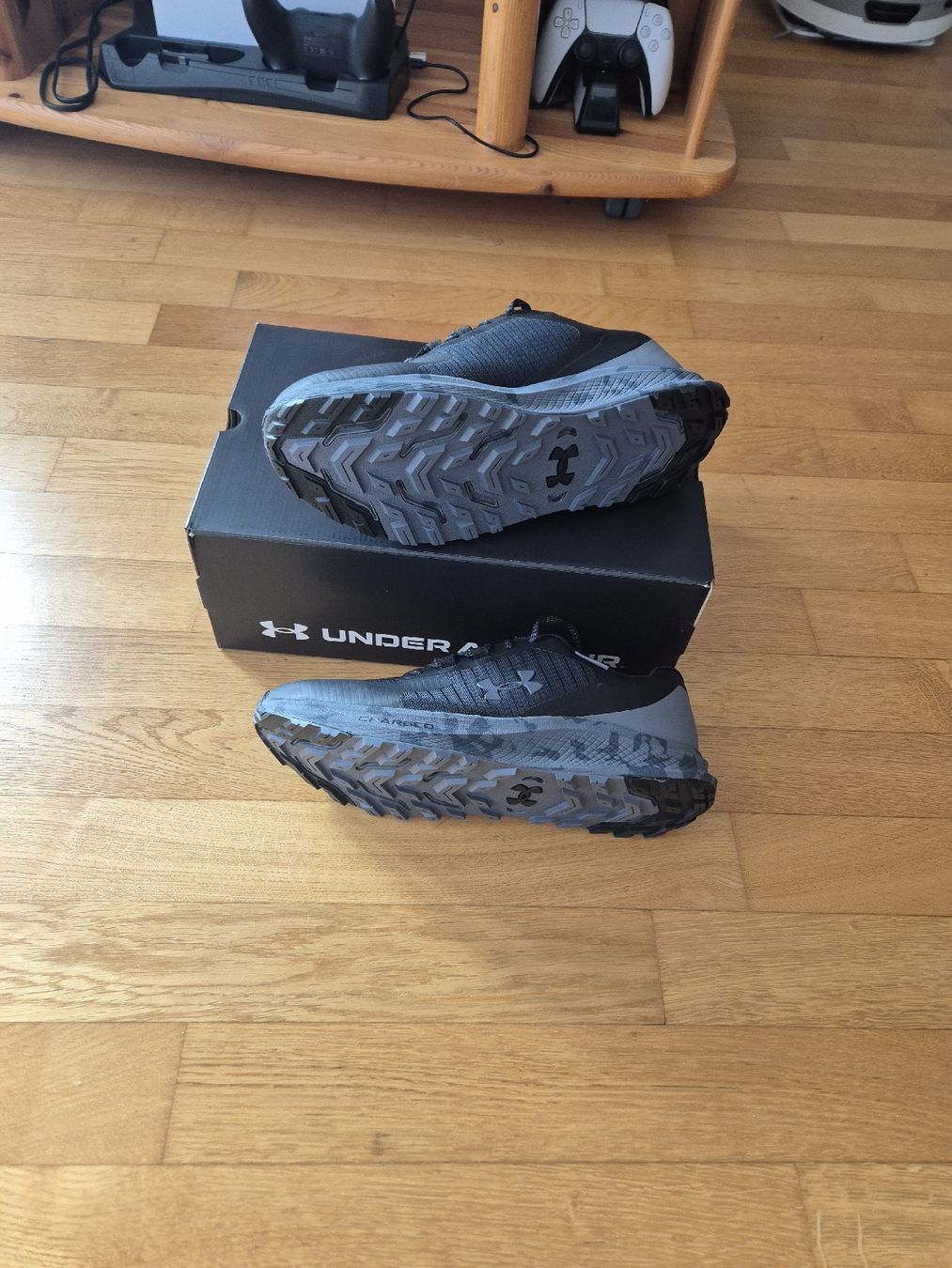 Under Armour Scarpe da uomo: Under Armour Trailrunningshuhe Gr.44.5 – Nuovo e nell'imballaggio originale da Schenkon venduto da 1996234 2