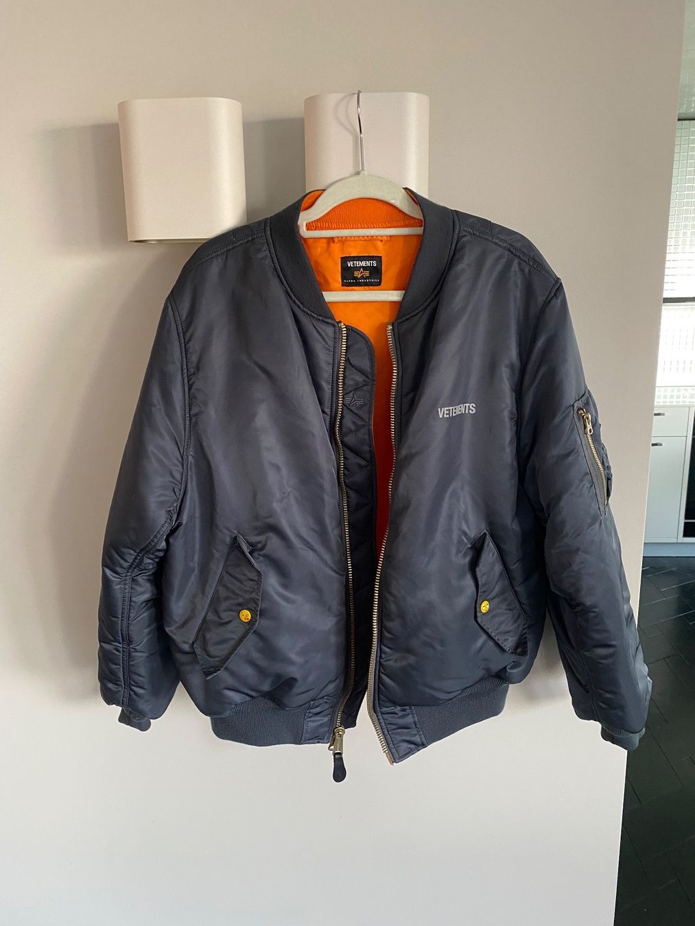 Giacche: Vetements x Alpha Industries Bomberjacke – Usato da Dielsdorf venduto da Anthony111