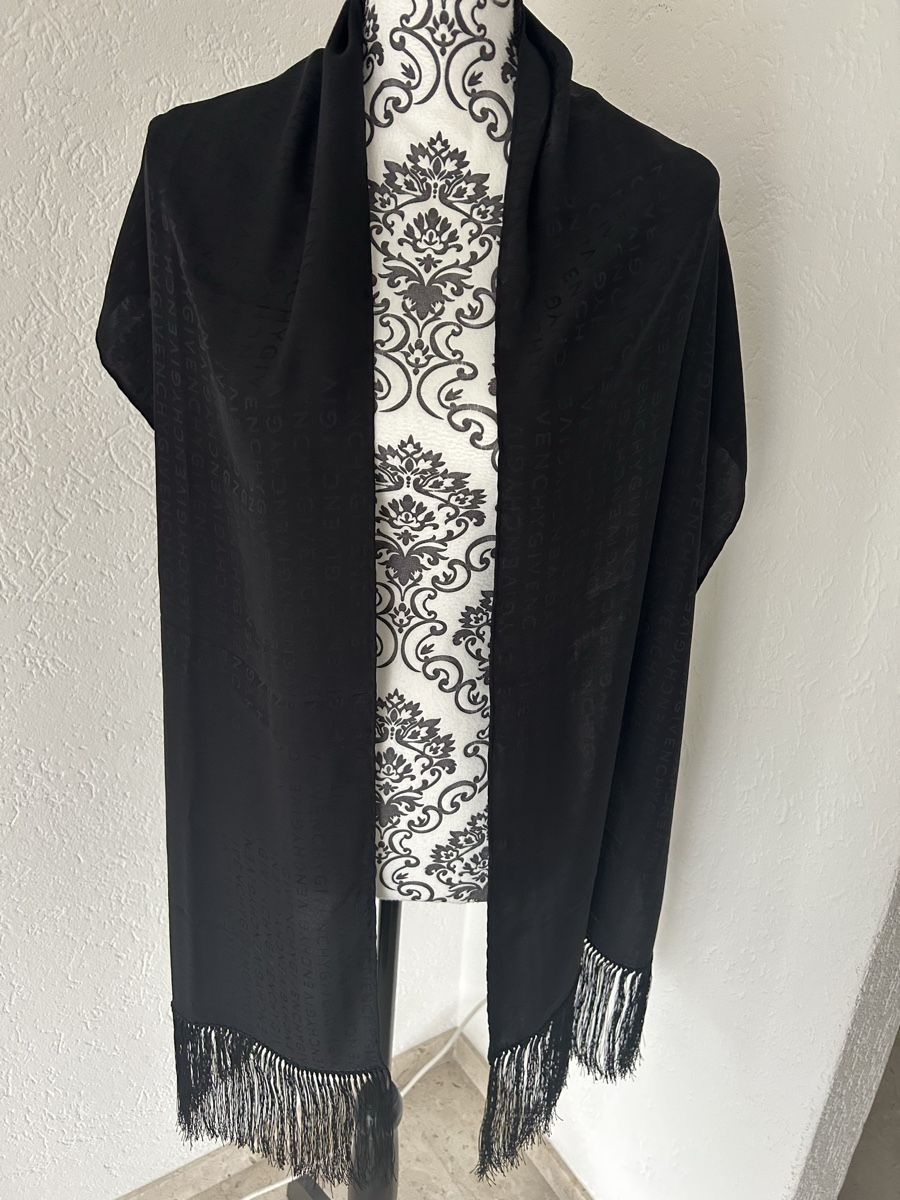 Givenchy Foulard & Sciarpe: Sciarpa GIVENCHY donna NEW! – Nuovo e nell'imballaggio originale da Locarno venduto da Matic04 2