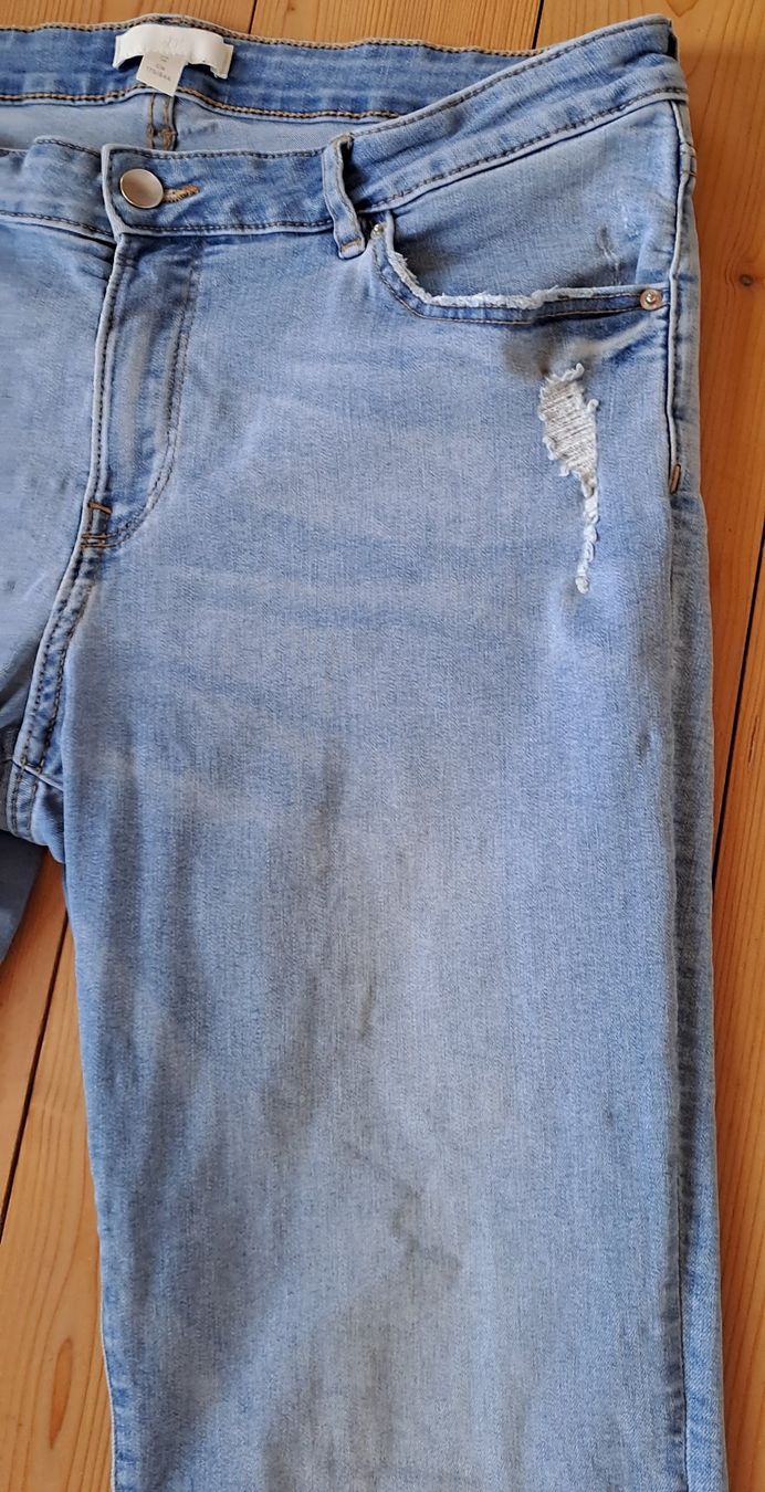 H&M Jeans: Skinni Stretchjeans cropped/destroyed Gr. 42+ – Usato da Zell ZH venduto da fossilchen 2