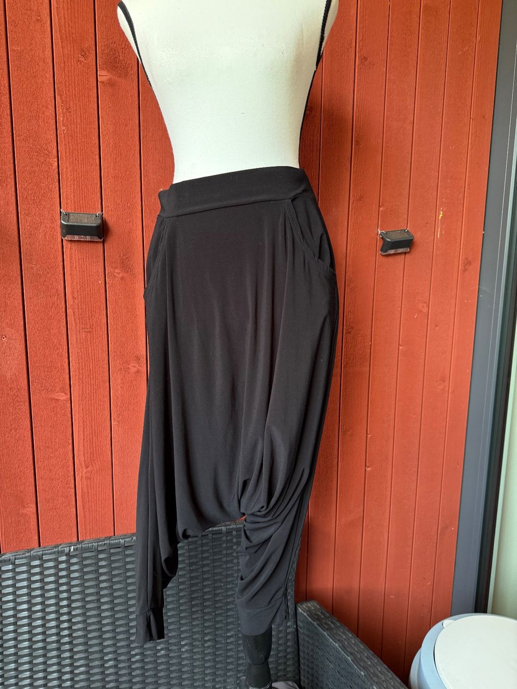 Pantaloni: Schwarze Hose – Usato da Riehen venduto da ann_76jw