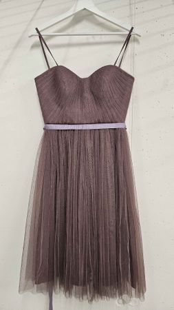 Elegantes Abendkleid, Grösse 34, perfekt für den Frühling