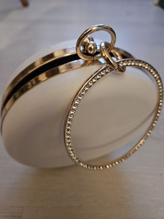 Schöner, runder/ weisser Clutch, optional zum Umhängen