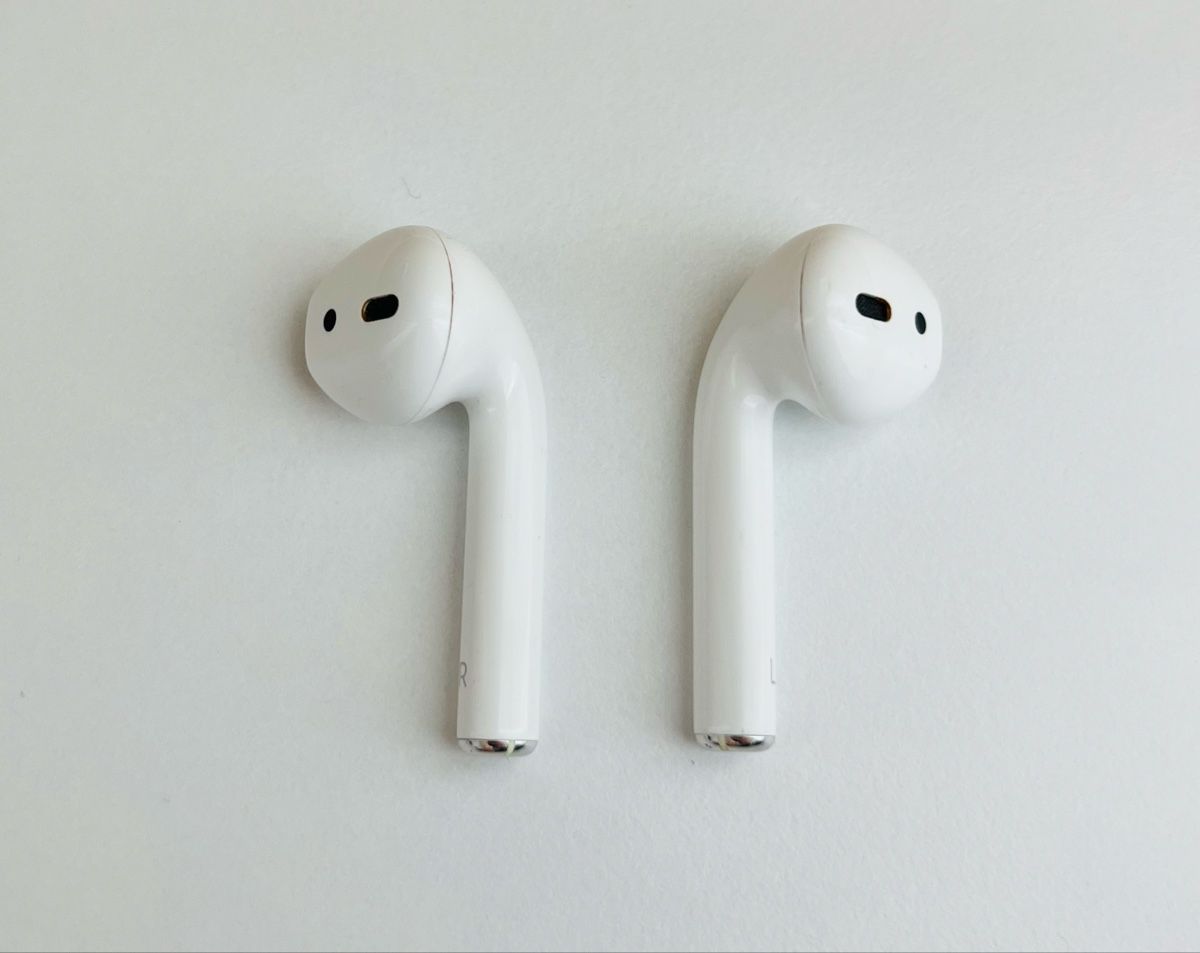 Apple Kopfhörer: Apple AirPods 2ème génération Défectueux Lire Description  – Gebraucht aus Renens VD von jes_7rb2 2