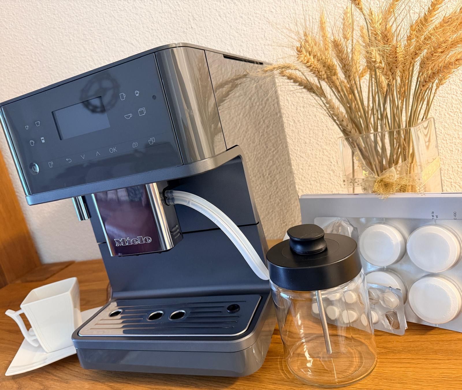 Miele Machines à café & Machines à expresso: Caffe Maschine MIELE CM 6560 – D'occasion à Wohlen AG par cam_f8rq 4