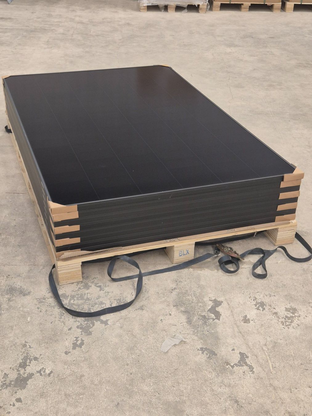 Solargeräte und Solarprodukte: Aiko 475 Watt Solar Modul schwarz – Neu (gemäss Beschreibung) aus Wallisellen von Knuth 1