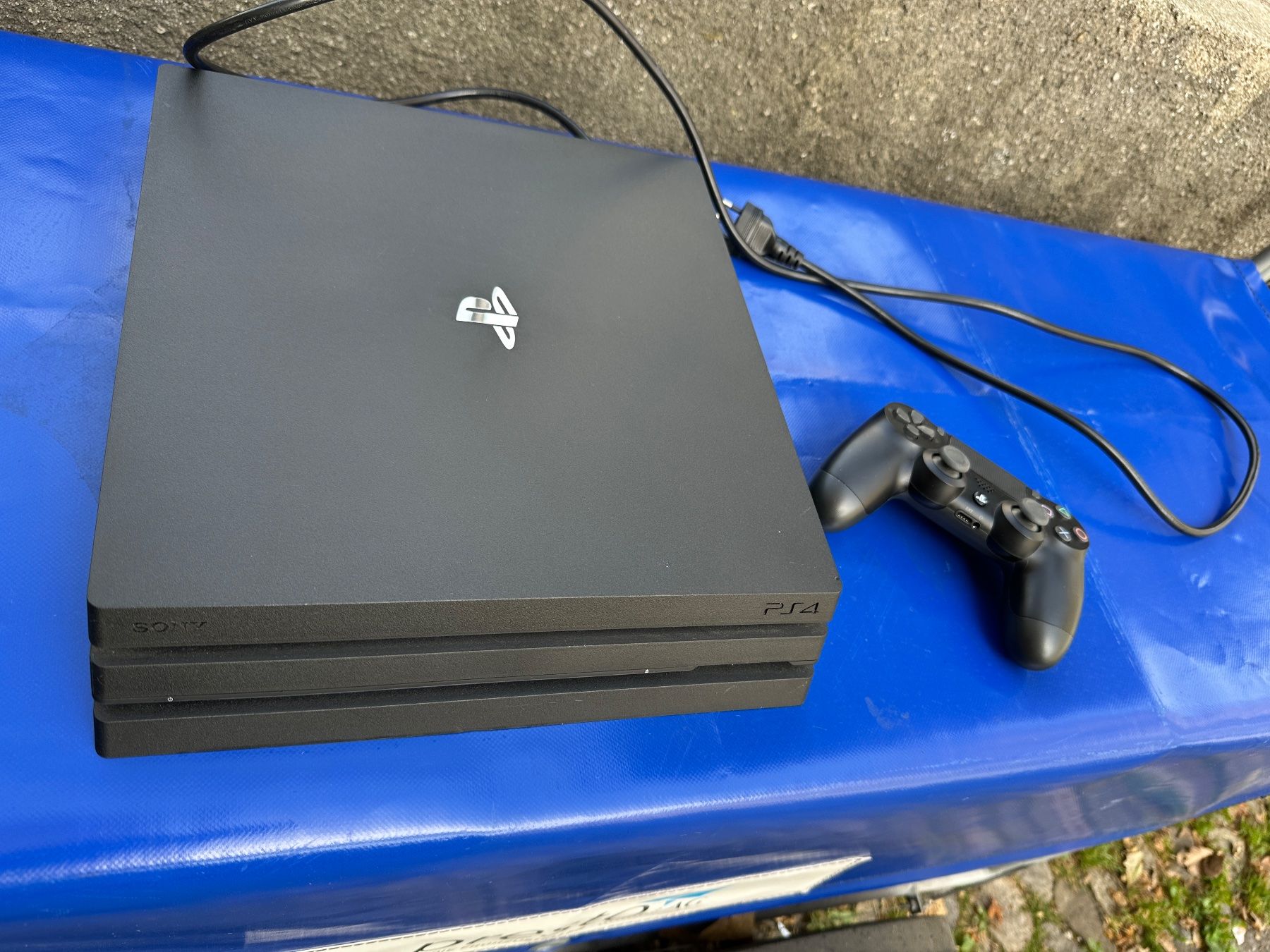 Sony Console: PS4 und Controller – Usato da Zürich venduto da atlantis77 8