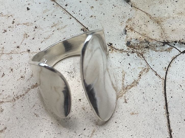 Anelli: Silberring, raffiniertes Design, verstellbar – Nuovo (secondo la descrizione) da luzern venduto da Alpendorf1 2