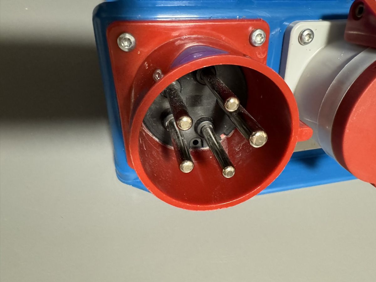 Elettrotecnica: Bals Stromverteiler EVKB 10/32A blau, IP44 - Top! – Usato da Basel venduto da bau_6tk8 3