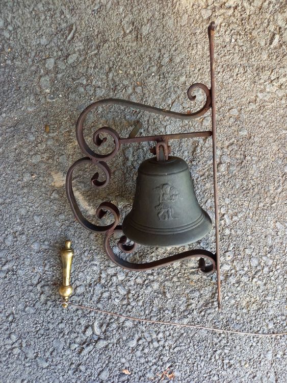La cloche de l'ancienne église de la Place