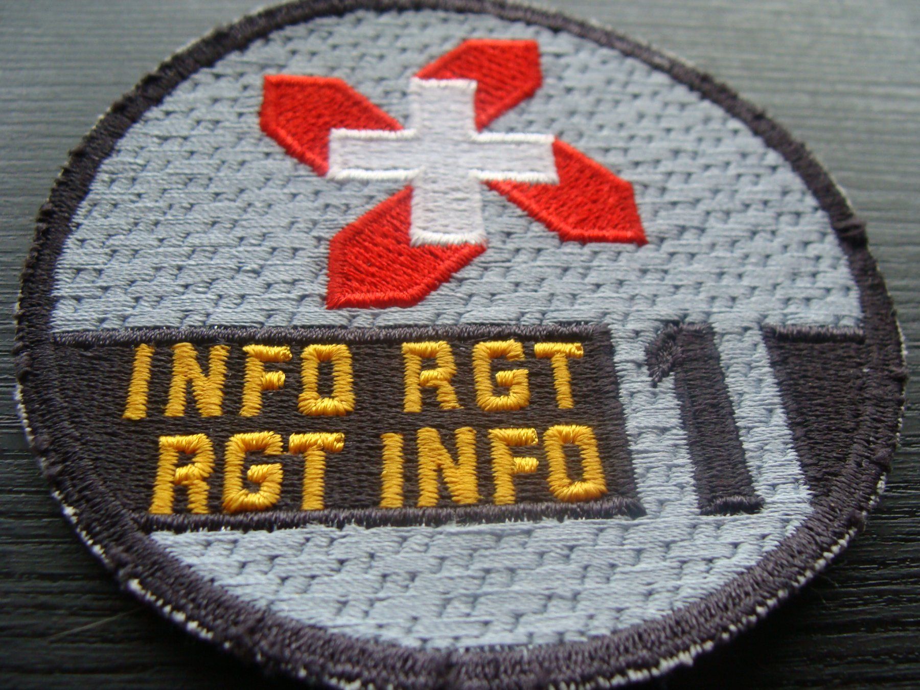 Schweizer Armee Placchette & Badge: Badge du régiment Info 1 – Usato da Cuarny venduto da hen_g7hn