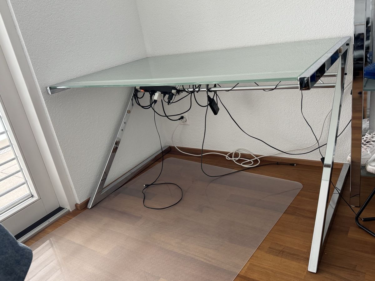 Scrivanie: Schreibtisch Glasplatte Chromgestell modern 1 CHF!!! – Usato da Fehraltorf venduto da oli_5cf6 1