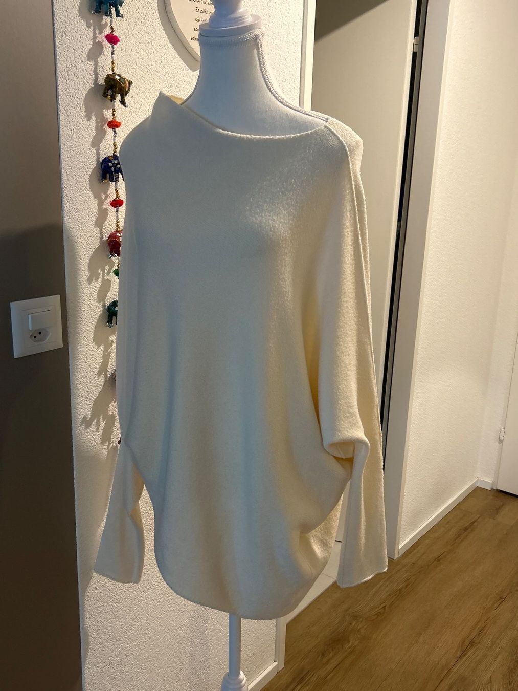 Pulls & Sweat-shirts: Oversize-Strickpullover Fledermausärmeln ecru mit Cashmere – D'occasion à Brunnen par Nala2929 4