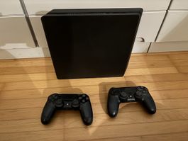 PS4 Slim 1TB + 2 Controller, guter Zustand 