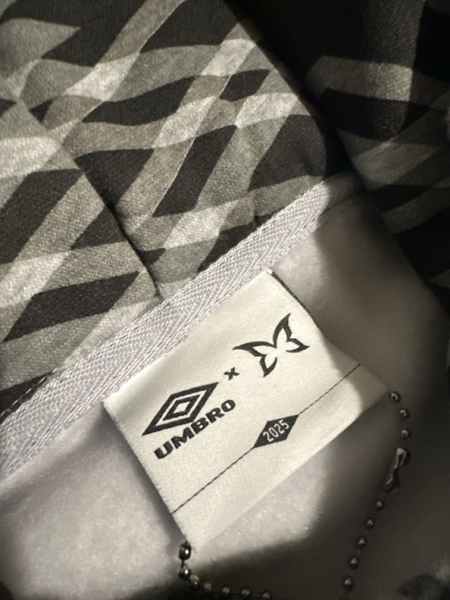 Pulls & Sweat-shirts: Sweat Metra X Umbro taille M  – Neuf avec emballage d'origine à Renens VD par acc_x6fw 5
