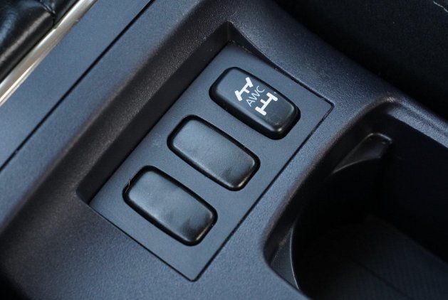 Mitsubishi Tutti pezzi di ricambio auto: Interrupteur Mitsubishi - Accessoire aditionnel – Nuovo (secondo la descrizione) da Corcelles-près-Payerne venduto da FactoryofSound