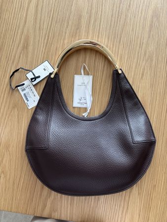 Elisabetta Franchi Handtasche mit goldenem Henkel