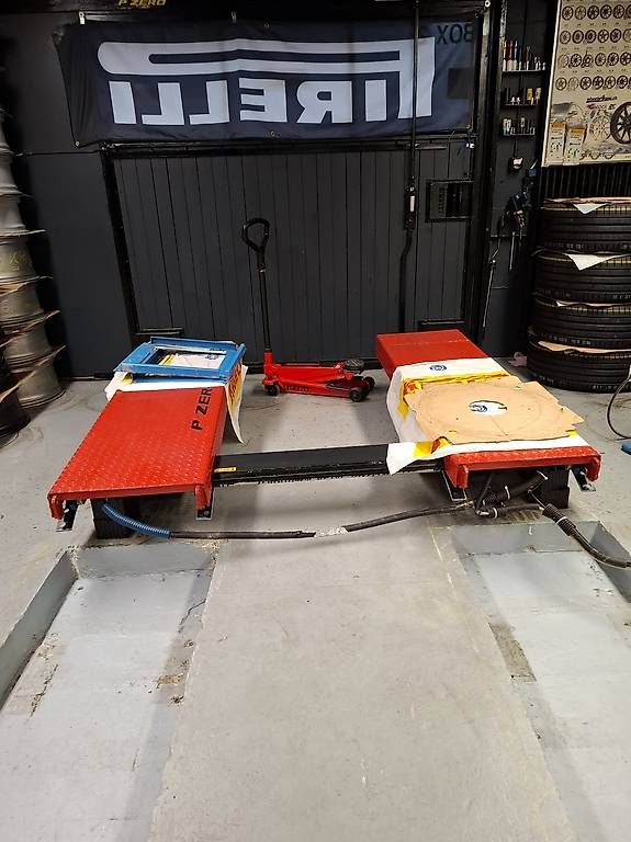 Piattaforme elevatrici & Crick: Auto Lift – Usato da Hüttlingen venduto da Ideale 2