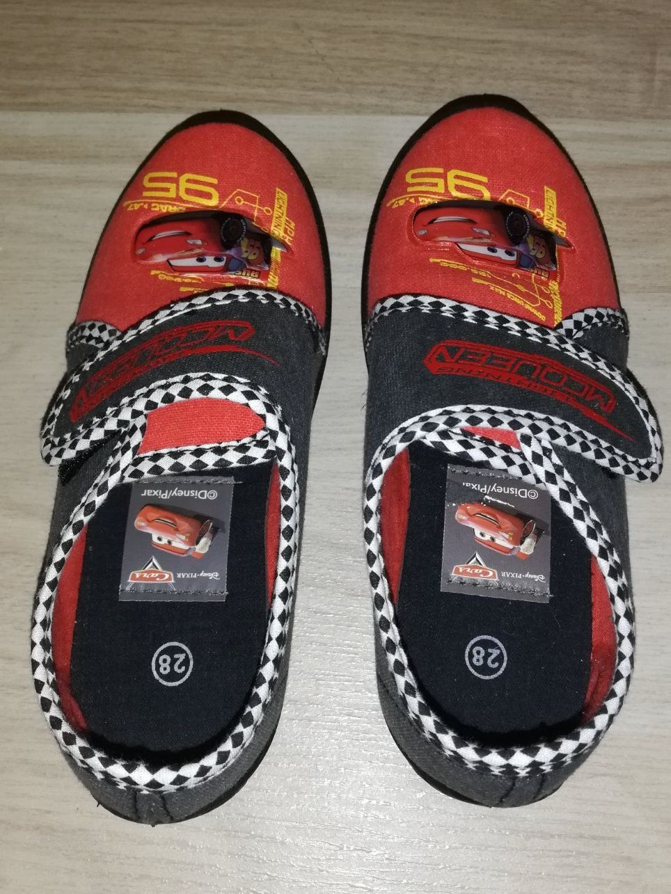 Scarpe per ragazzi: Pantouffles "Cars"  (28) – Nuovo (secondo la descrizione) da Biel/Bienne venduto da Sikosi 1