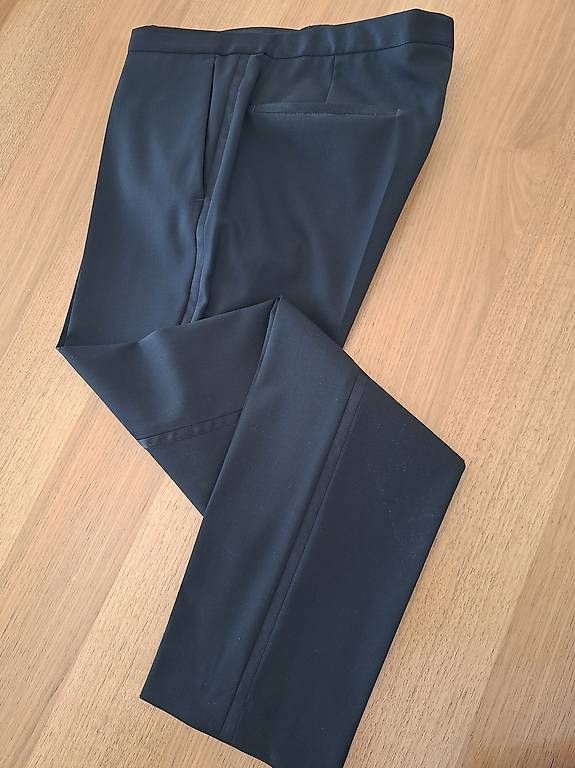 Costumes: Smoking Hugo Boss – D'occasion à Hildisrieden par rotroesi 1