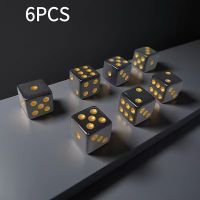 6 plastic d6 Würfel Gold und Schwarz