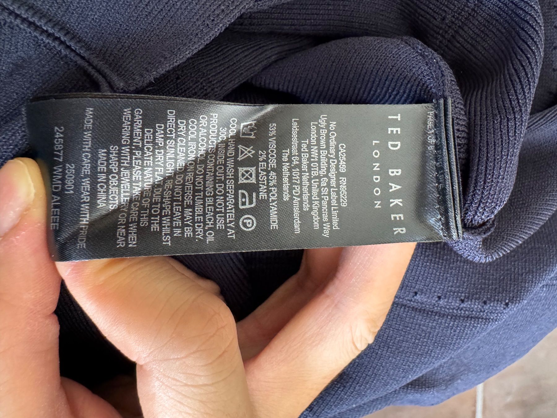 Kleider: Strickkleid, marineblau, Kragen, Kurzarm – Neu und originalverpackt aus Veyras von ValClasse 7