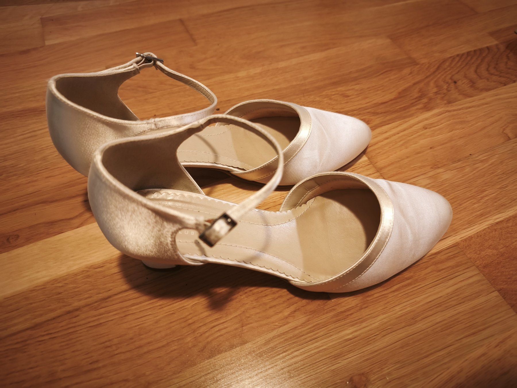 Rainbow Scarpe da donna: Brautschuhe Rainbow Club Gr. 38 – Usato da Zeglingen venduto da Vanillacoke 2