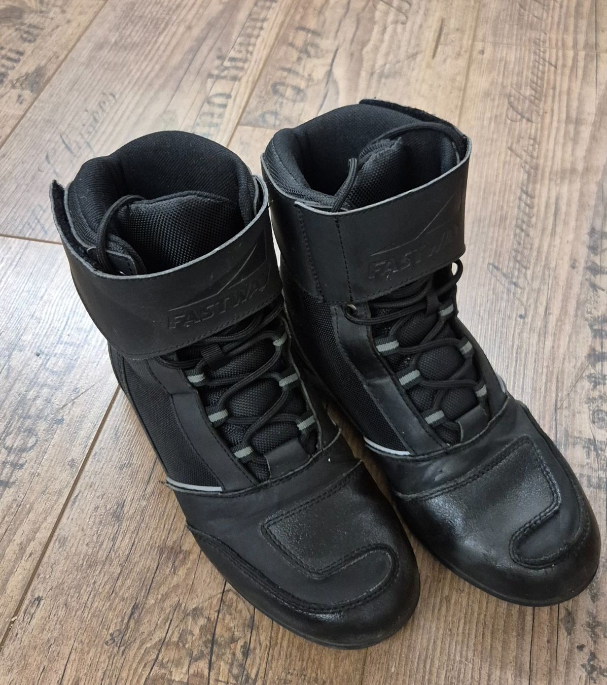 Scarpe da uomo: Motorradstiefel Gr40 – Usato da Ebikon venduto da Dan40