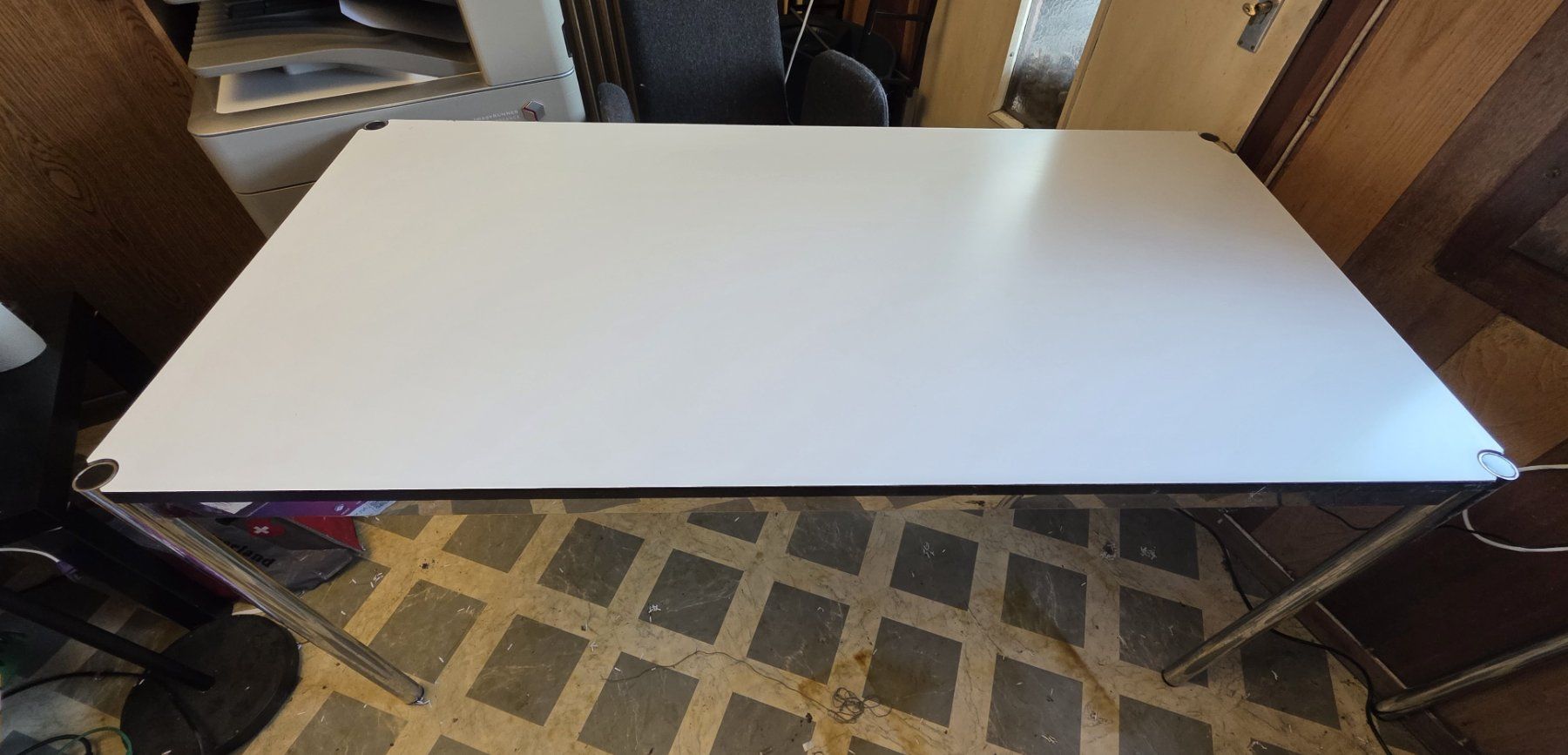 USM Scrivanie: Table USM Blanche 75 x 150 – Difettoso da Basse-Nendaz venduto da Valbroarch