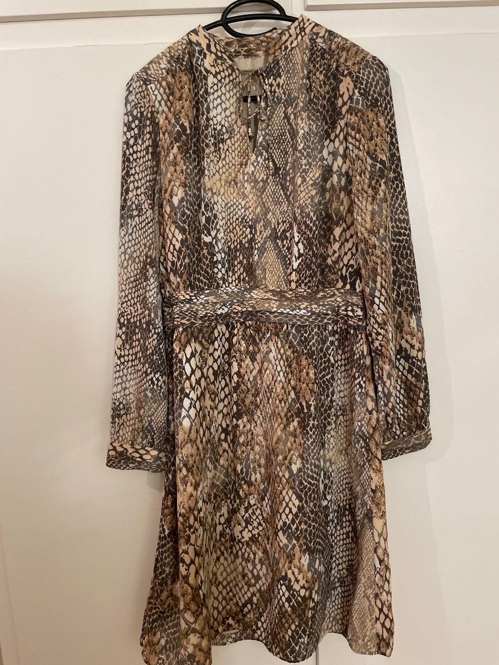 H&M Vestiti: Kleid – Nuovo (secondo la descrizione) da Sursee venduto da Alyel