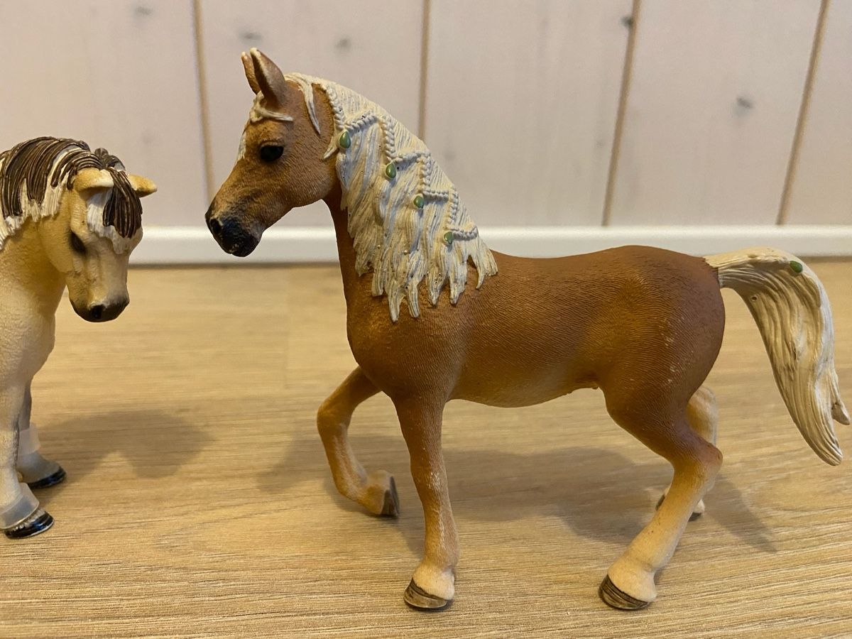 Schleich Jouets: Schleich Pferde 2 Stk.  – D'occasion à Hausen am Albis par Hannavgr 1
