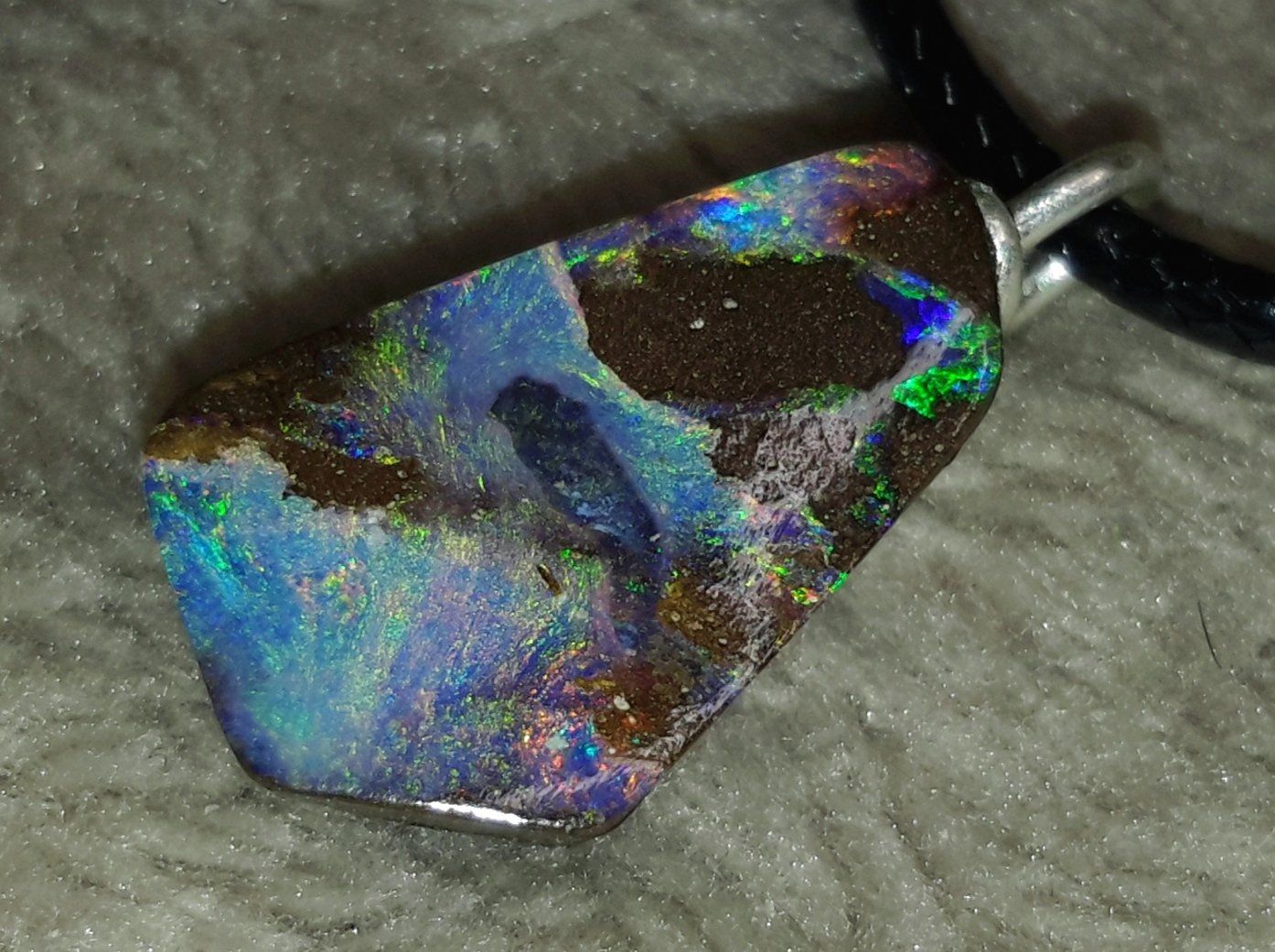 Ciondoli: Australischer Boulder Opal Silberanhänger – Nuovo e nell'imballaggio originale da Uerkheim venduto da Winwinner