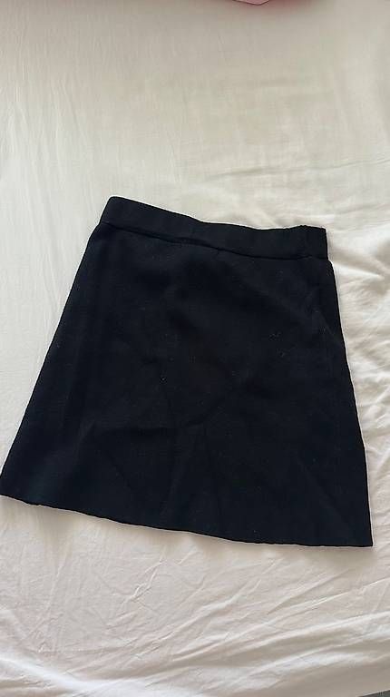 Lotti di vestiti: Diverse Röcke/kurze Hose – Usato da Basel venduto da jane_2h95 3