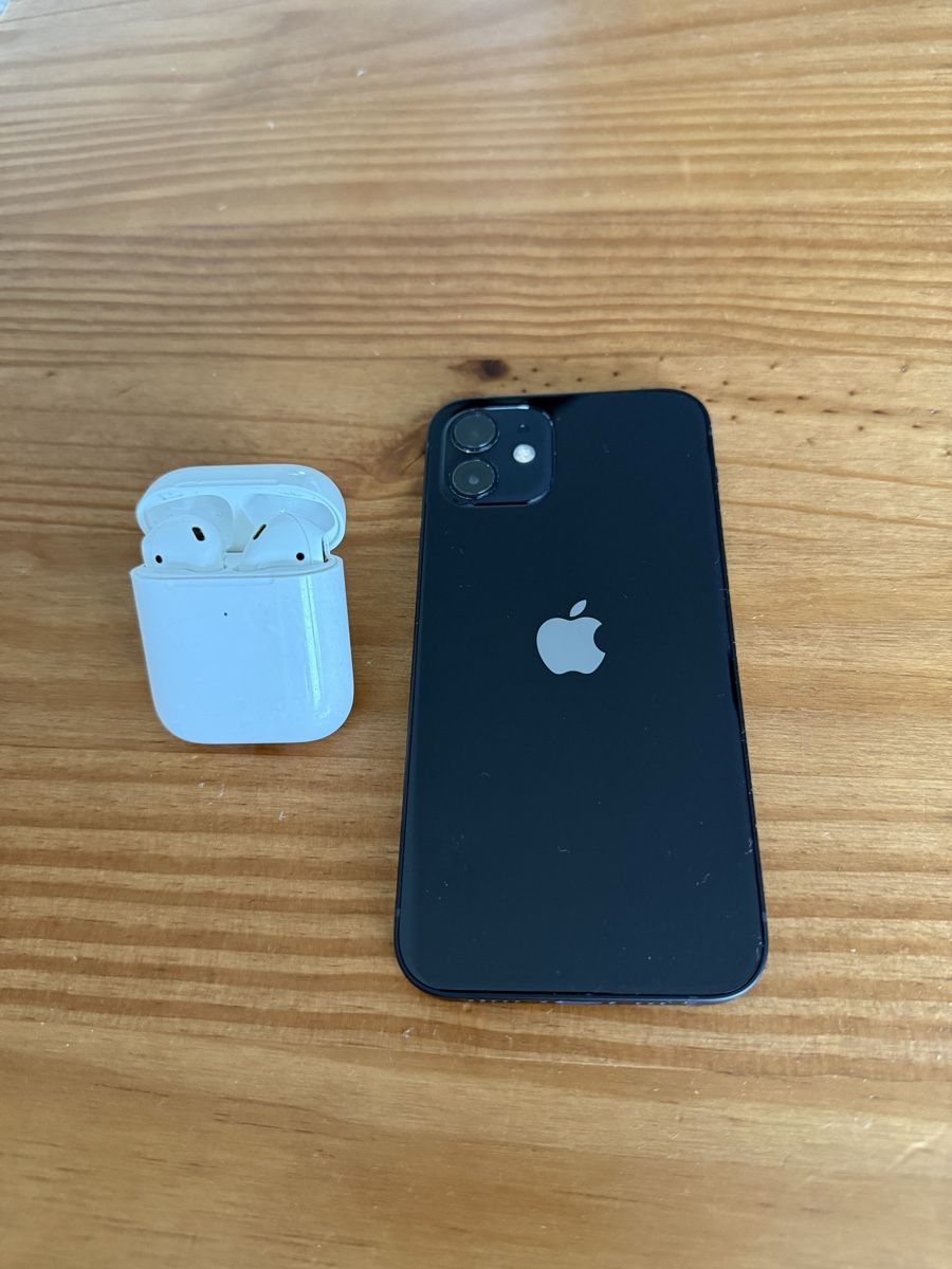 Apple Telefoni cellulari / Smartphones: IPhone 12 inkl. AirPods – Usato da Baden venduto da Creeez 1