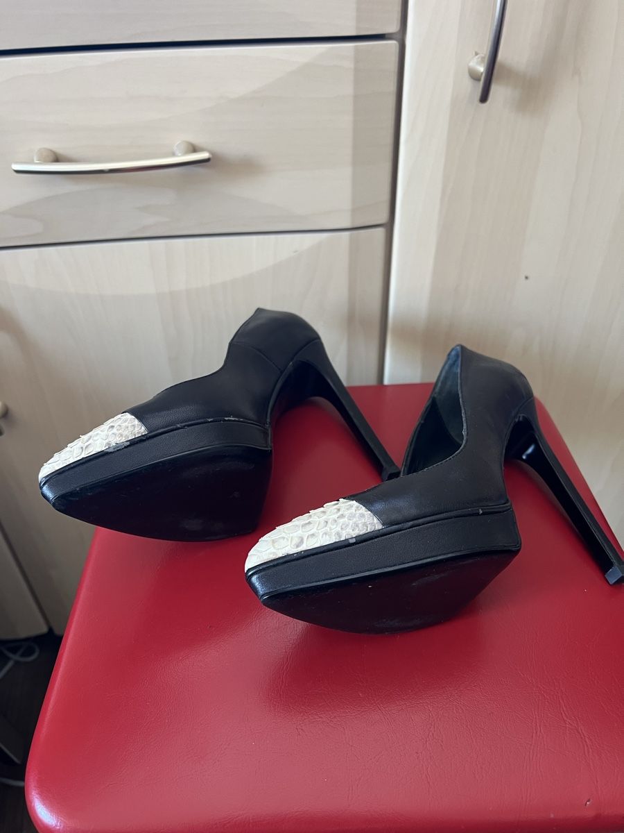Saint Laurent Scarpe da donna: Saint Laurent pumps – Usato da Rorbas venduto da Yordan88 2
