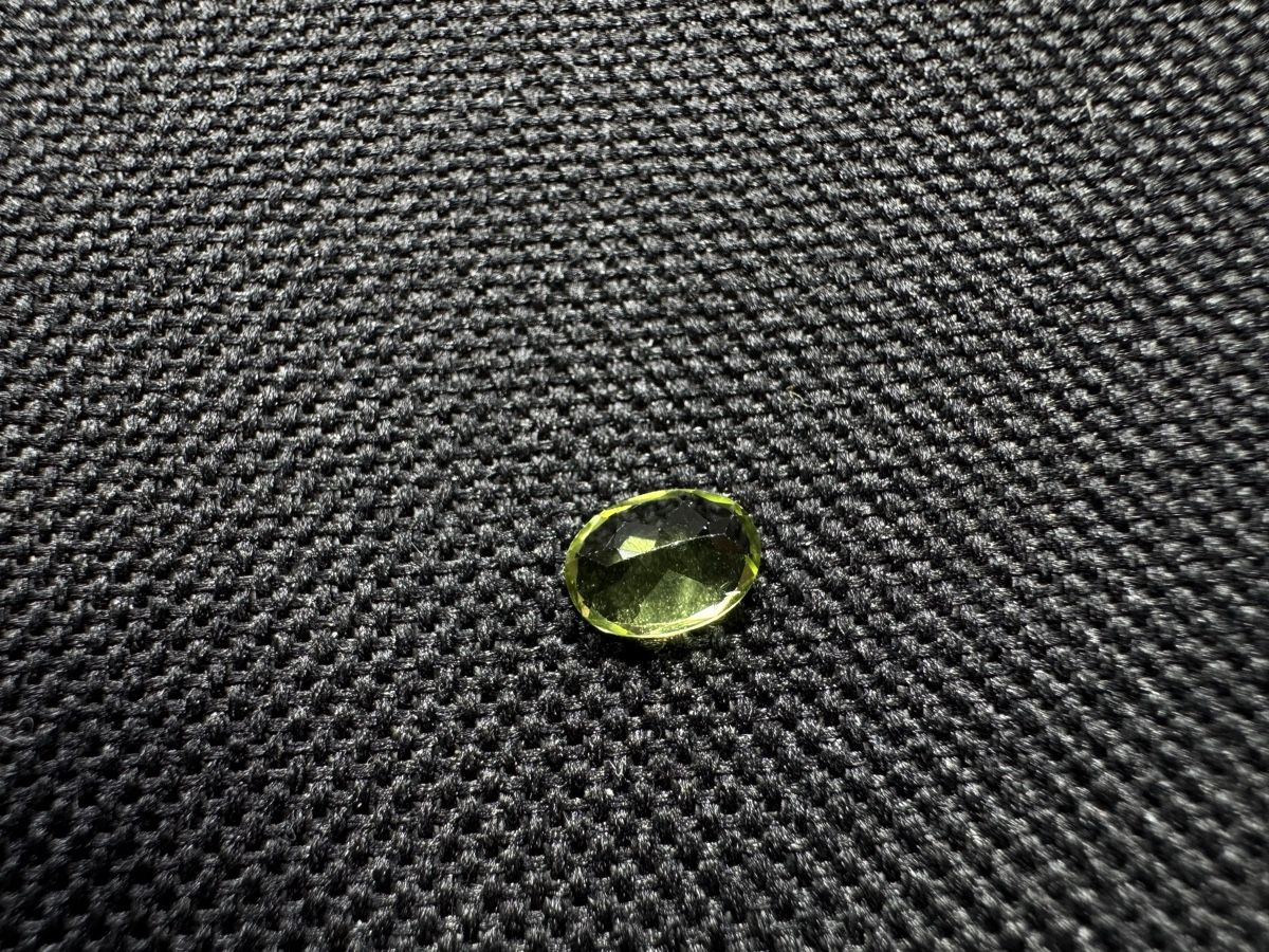 Pierres précieuses: Peridot, facettiert, 1.0ct, 5 x 7 mm – Neuf avec emballage d'origine à Wängi par Horus_Stone 1