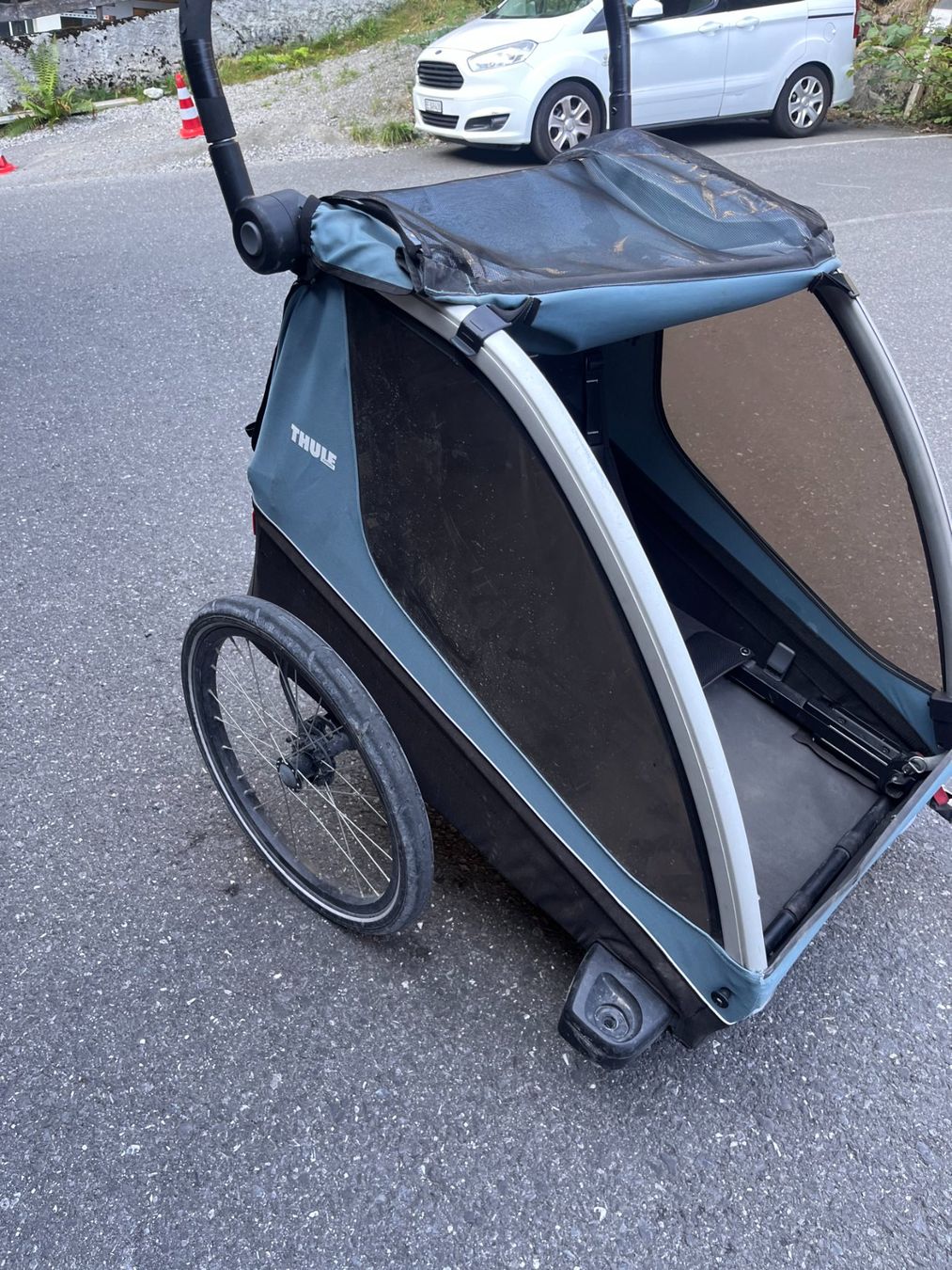 Thule Poussette: Thule Kinderanhänger – D'occasion à Lauterbrunnen par Imboden-Bike
